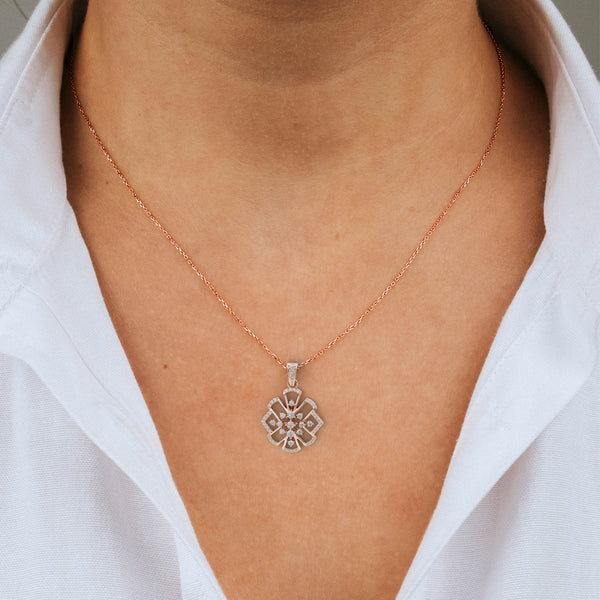 ELEGANTFLORAL PENDANT SET WITH EARINGS