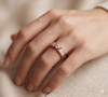 CURVE CLUSTER SOLITAIRE BAND