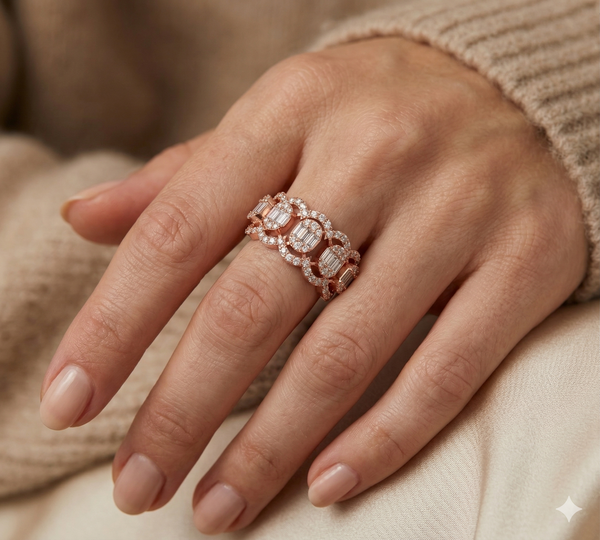 BAGUETTE HALO SCALLOP RING