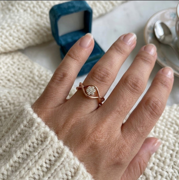 CLUSTER PETAL RING